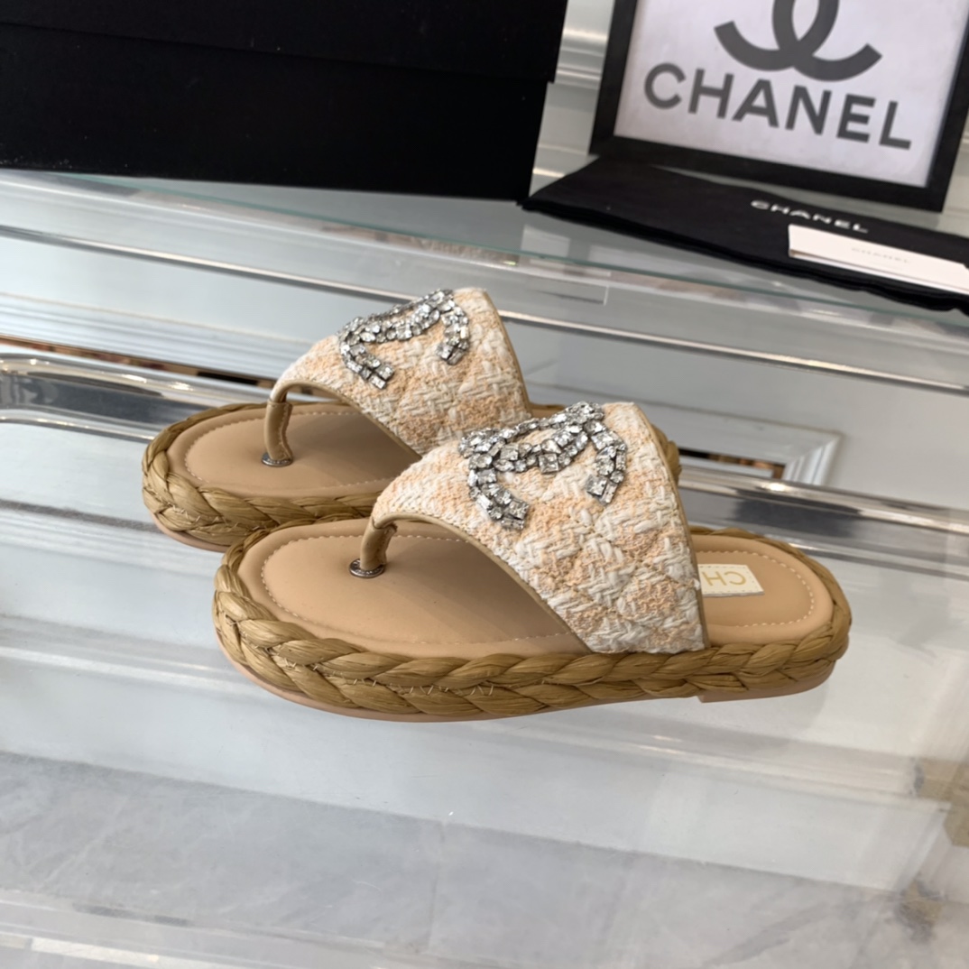 Chanel Chanel新款钻面拖鞋 开发
