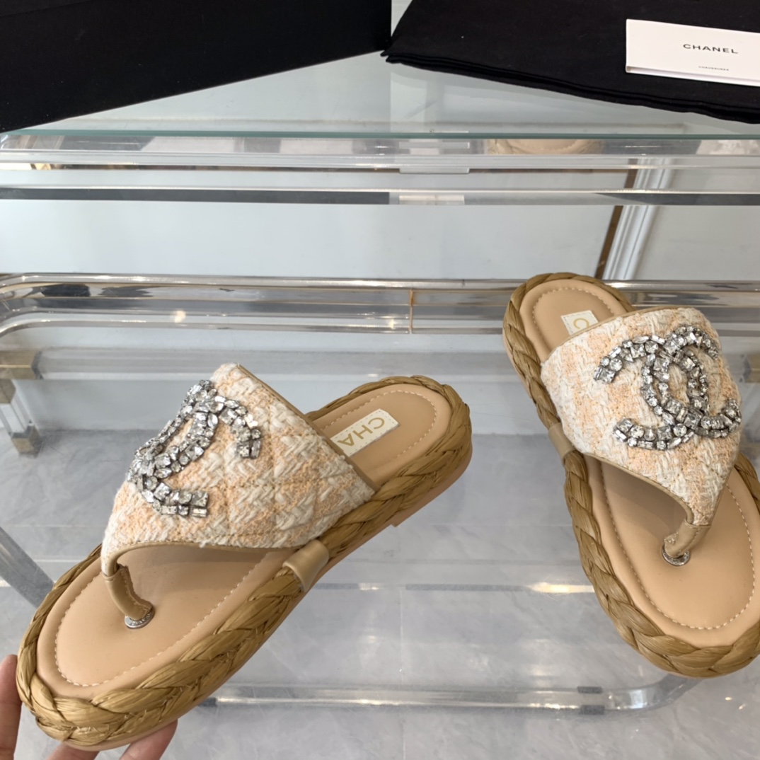 Chanel Chanel新款钻面拖鞋 开发