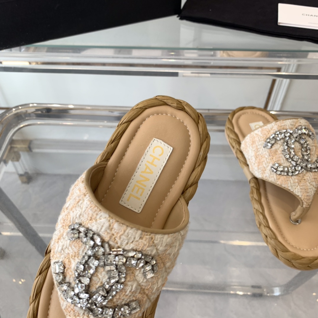 Chanel Chanel新款钻面拖鞋 开发