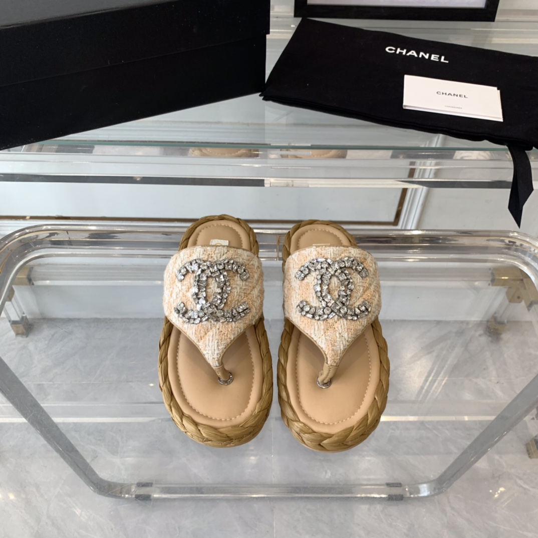 Chanel Chanel新款钻面拖鞋 开发