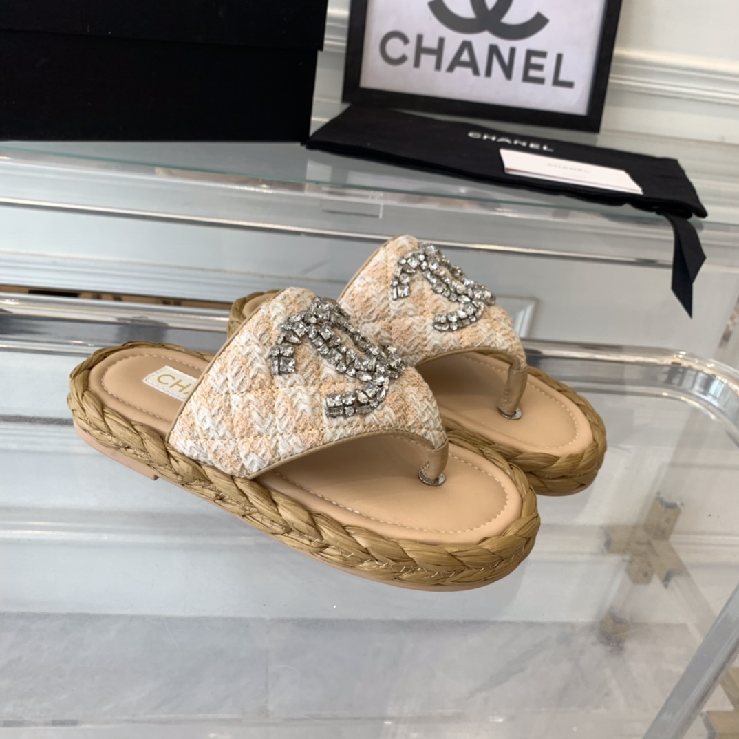 Chanel Chanel新款钻面拖鞋 开发