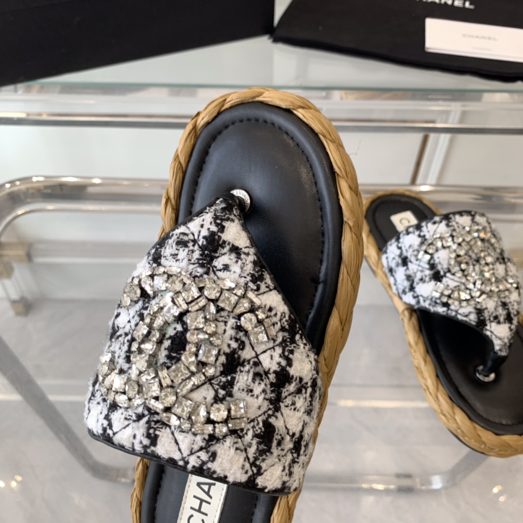 Chanel Chanel新款钻面拖鞋 开发