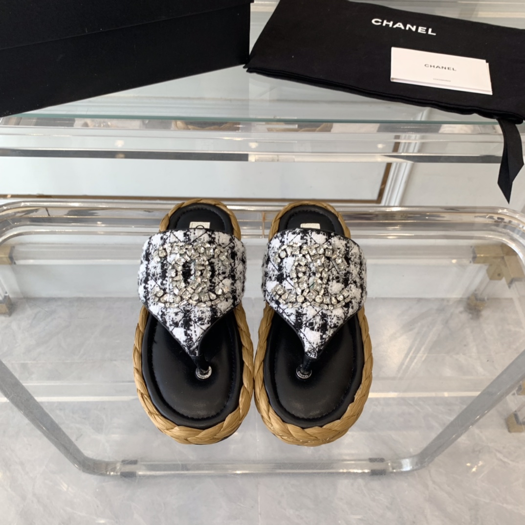 Chanel Chanel新款钻面拖鞋 开发