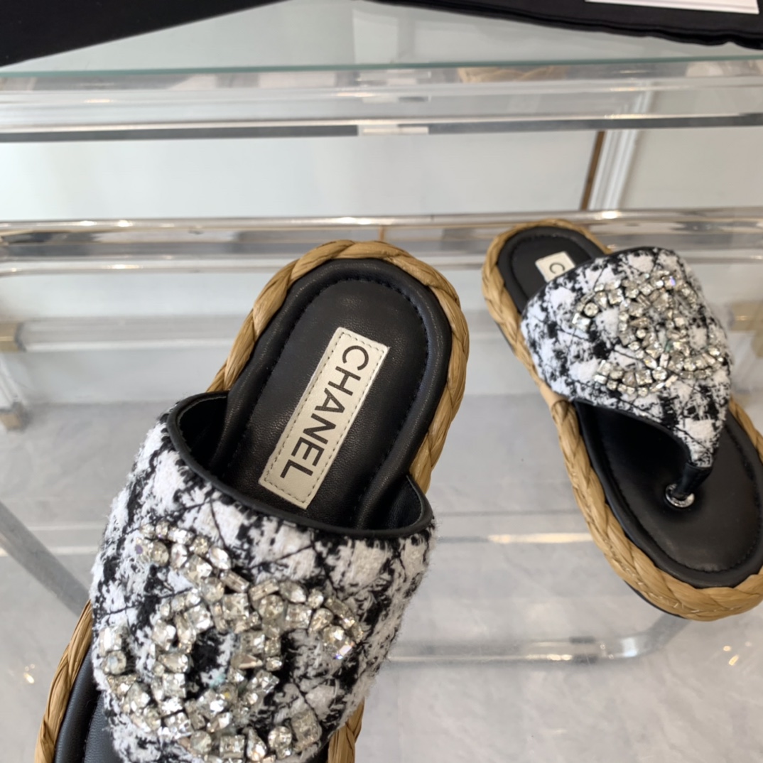 Chanel Chanel新款钻面拖鞋 开发