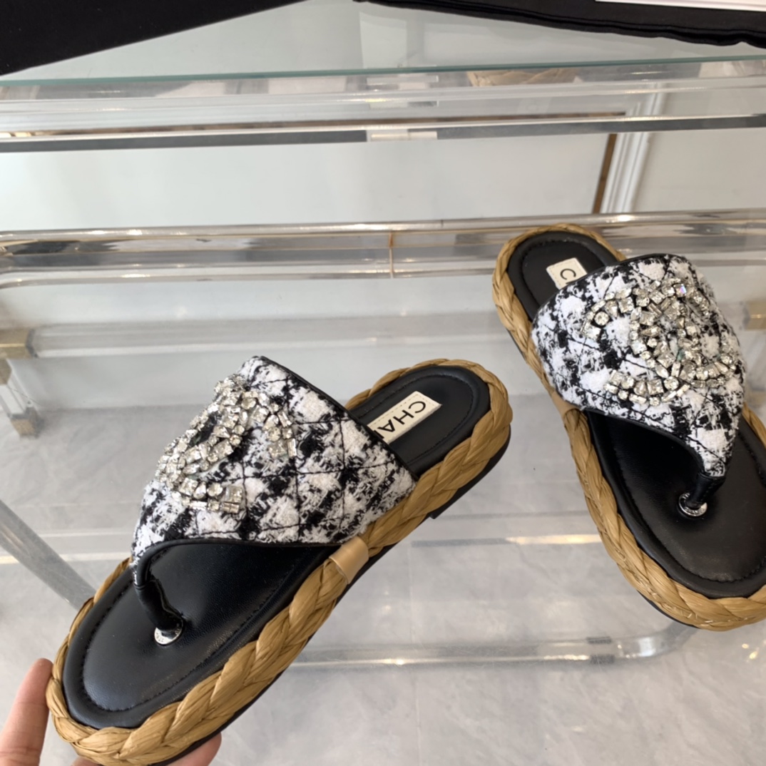 Chanel Chanel新款钻面拖鞋 开发