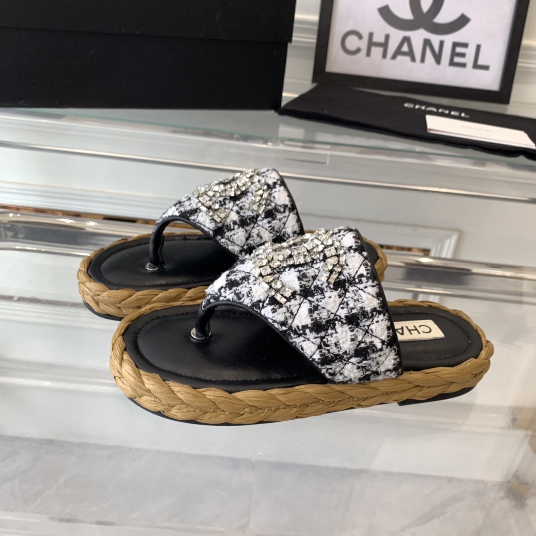 Chanel Chanel新款钻面拖鞋 开发