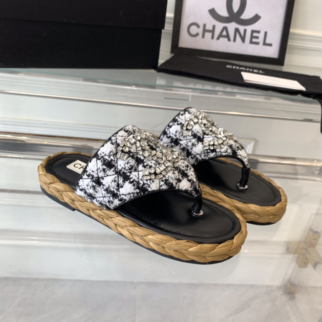 Chanel Chanel新款钻面拖鞋 开发
