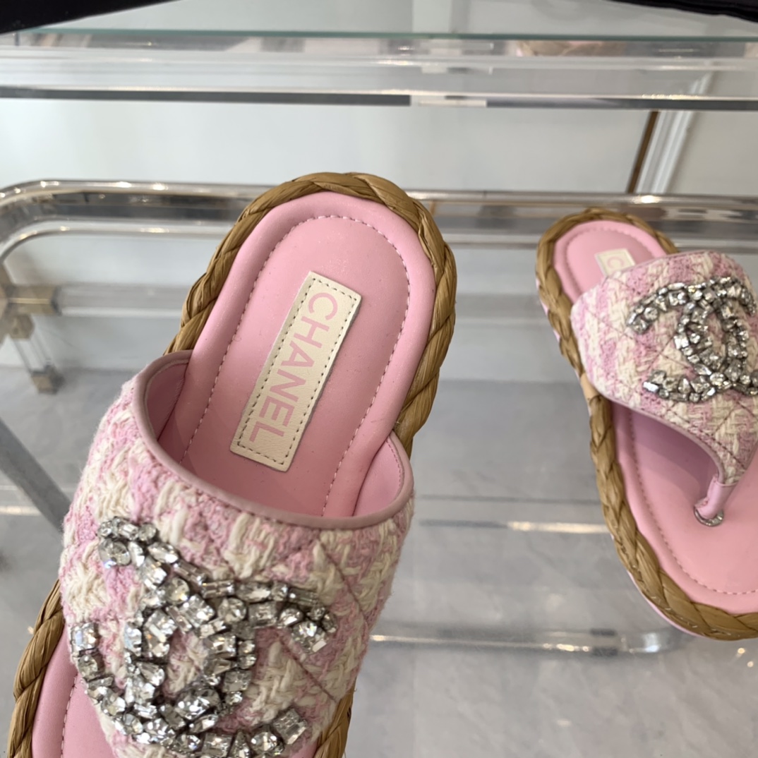 Chanel Chanel新款钻面拖鞋 开发