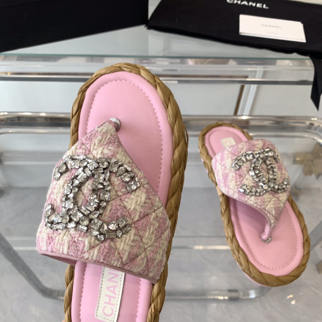 Chanel Chanel新款钻面拖鞋 开发