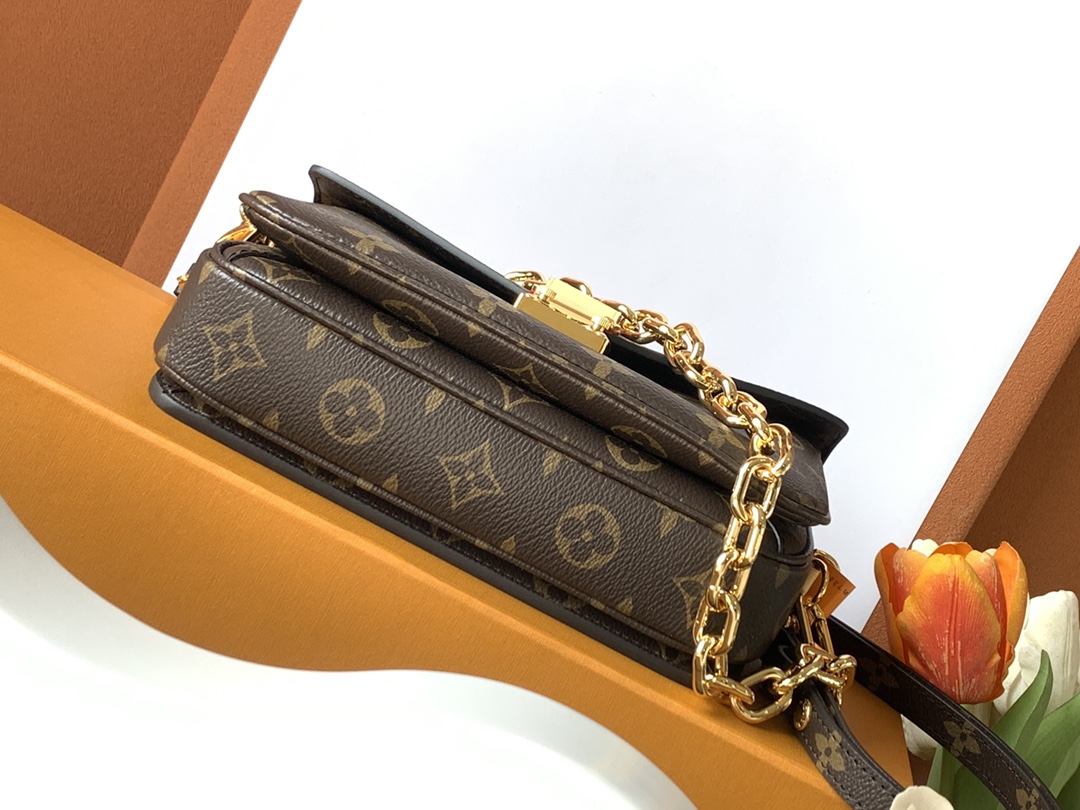 P890💰
Pochette Métis East West 手袋
【特级加强版】
型号： M46279
皮料： 是意大利A级皮料
五金： 采用进口A级全钢五金
包装： 全套原厂MB包装
尺寸：  21.5x13.5x6cm
专柜同步电子芯片内码
MB1233
