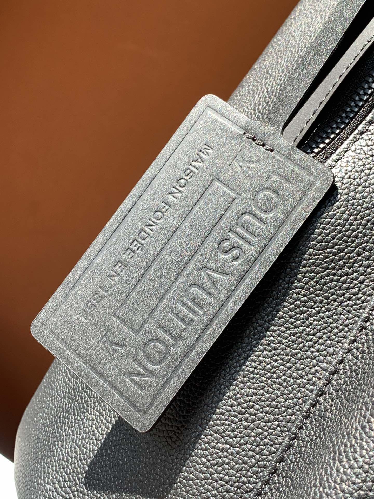 Louis Vuitton LV Aerogram 双肩包