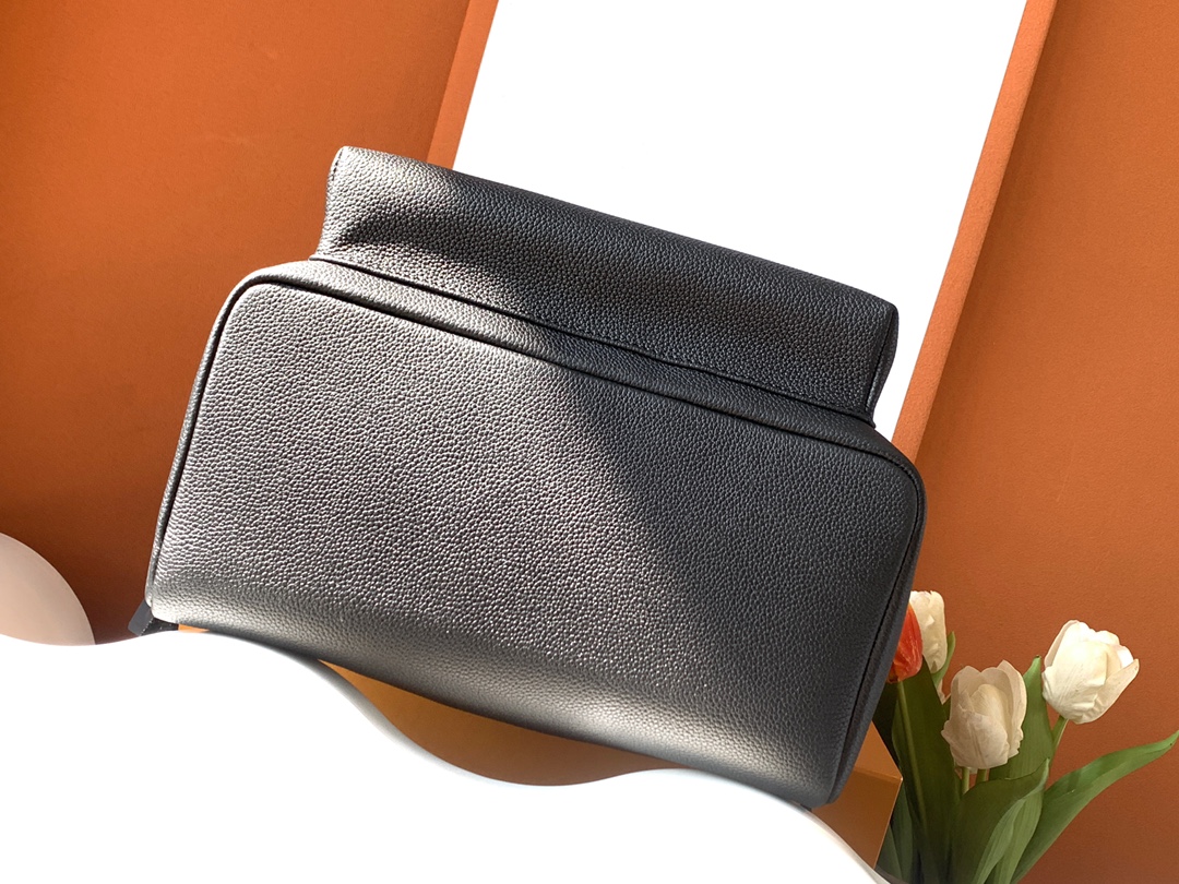 Louis Vuitton LV Aerogram 双肩包