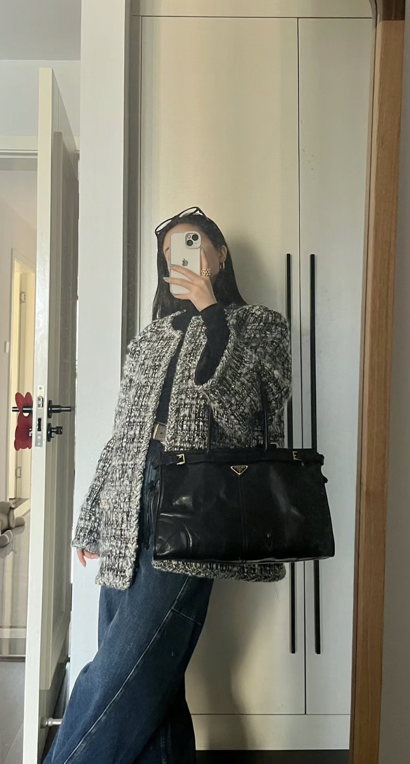 Prada Upper body picture