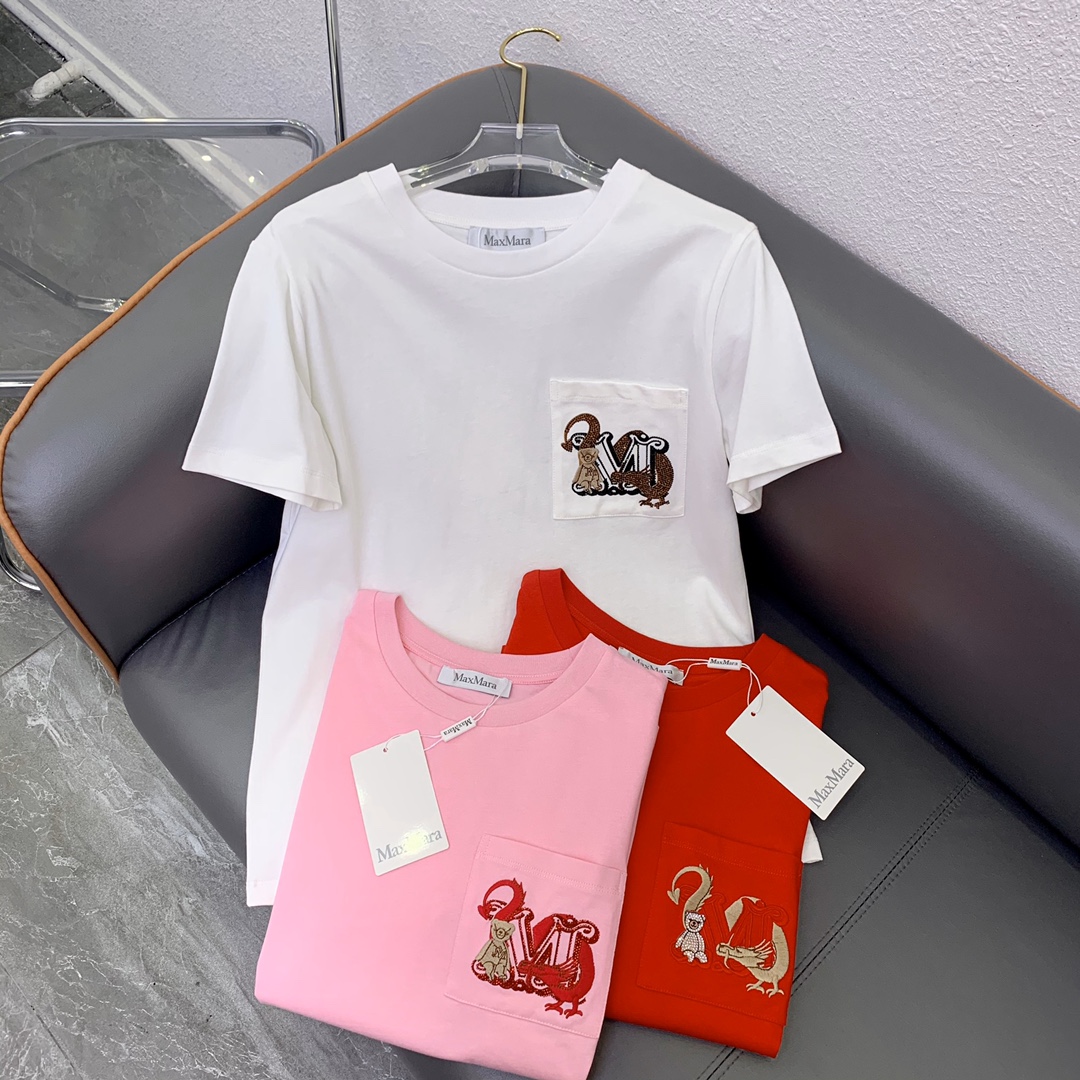 Max2024早春新款新年限定款 简约口袋刺绣龙烫钻字母图案T恤！白色 粉色 红色SmL