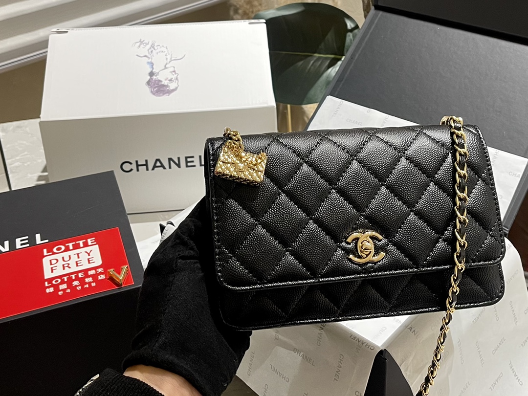 Chanel Crossbody & Shoulder Bags Cowhide Chains