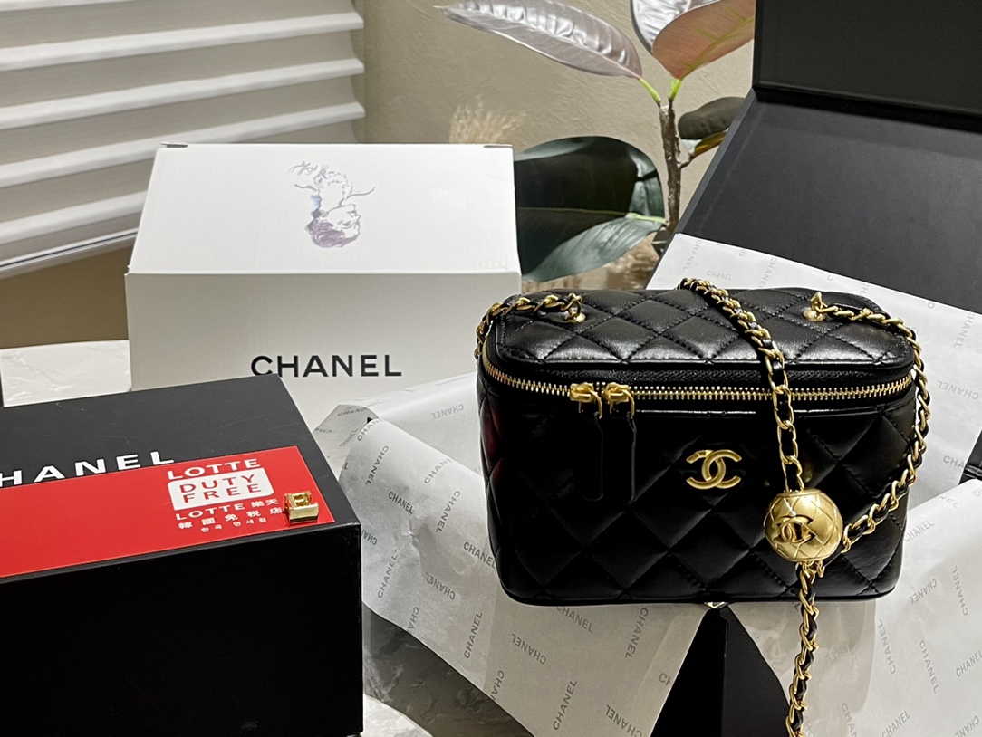 Chanel Crossbody & Shoulder Bags Black Lambskin Sheepskin Chains