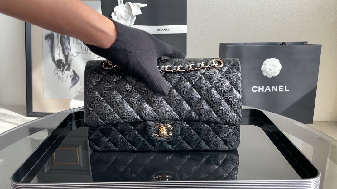 [Chanel Women