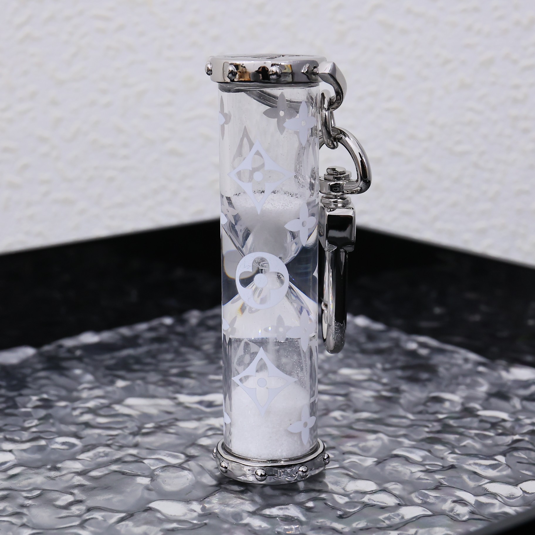 -
沙漏钥匙扣 老花透明挂件 收藏级别
          配齐专柜全套包装 太喜欢了🖤