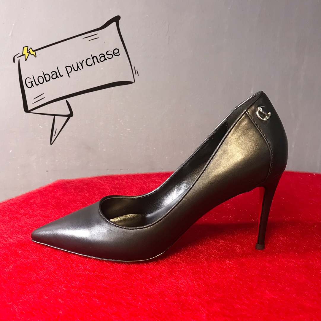 NO:100023,High-end customization classic model H8.5Cm, size 34-42. Leather broadsole. 9039-055a black cowhide. Black sheepskin Standard European size No:9039-055a Color:black/black Material:patent leather Lining:goat leather Heel height:8.5Cm Sole:leather sole Size:EUR 35-42 (US 4-11):,,christian louboutin,cowhide,sheepskin,Leather soles19860909高端订制 精典款 H8.5Cm,尺码34-42码.真皮大底.9039-055a黑色牛皮.黑色羊皮里 标准欧码 No:9039-055a Color:black/black Material:patent leather Lining:goat leather Heel heigh:8.5Cm Sole:leather sole Size:EUR 35－42（US 4一11) :,,christian louboutin,cowhide,sheepskin,Leather soles,Women's Shoes