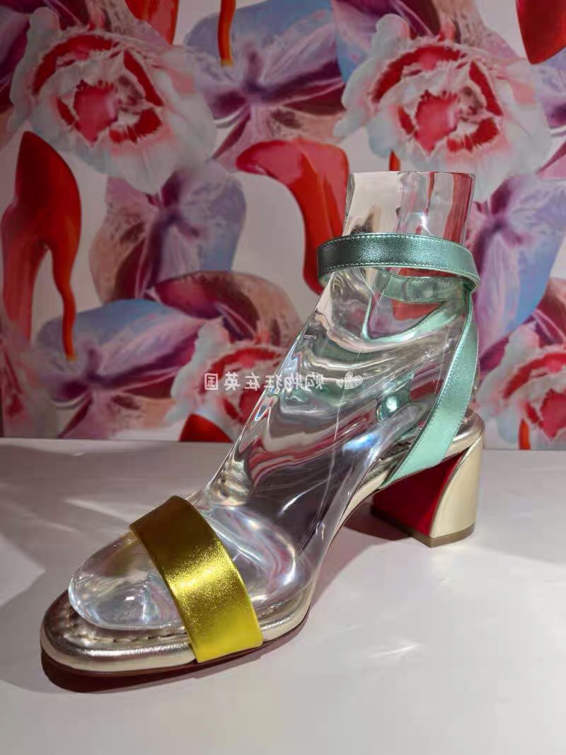NO:100770,High-end custom spring and summer sandals new series!  H5.5Cm, size 34-42. 35. 40. 41. 42. Genuine leather large bottom, customized version, no return or exchange L44-001 green metal leather, gold metal leather, light gold metal sheepli. Official website synchronization. Standard European code Reference:L44-001 Color:green/grod Material:cowhide/rivet Lining:goat leather Heel height:5.5Cm Sole:leather sole Size:EU 34-42 (US 4-11):,,christian louboutin,sandals,Leather soles19860909高端订制 春夏凉鞋新款系列！ H5.5Cm,尺码34-42码.35码40码41码42码,真皮大底,订制款,不退不换L44-001绿金属皮,金色金属皮,浅金金属羊里.官网同步. 标准欧码 Reference:L44-001 Color:green/grod Material:cowhide/rivet Lining:goat leather Heel heigh:5.5Cm Sole:leather sole Size:EU 34－42（US 4一11) :,,christian louboutin,sandals,Leather soles,Women's Shoes