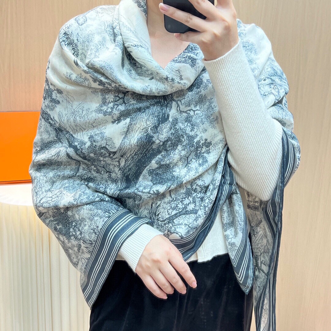 NO:170284,[Double-sided same color] The counter is simultaneously launched with the latest new Do counter feature. Double-sided same color printed cashmere square scarf, tropical rainforest series. Order private flow that is very easy to match on vacation and daily life] I want to go on vacation and wear it very well. I look so energetic. I don’t need to say much. The details can be seen clearly. The high-standard quality that is absolutely praised is 140*140cm, cashmere, and high-version scarf. It is absolutely praised. The high-standard quality is 140*140cm, cashmere, and high-version scarf.19860909【双面同色】专柜同步上新Do最最新的专柜主打 双面同色印羊绒方巾,热带雨林系列 度假及日常都非常好搭配的款订单私流】一看到就想去度假平时穿搭也非常好搭配,整个人看起来都会神采奕奕好多不用多说,细节品质都看得清楚,绝对获赞的高规格品质140*140cm,羊绒,高版本围巾,scarf