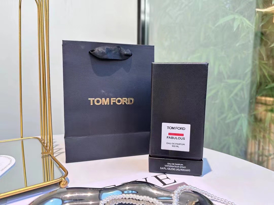 Tom Ford Perfume Fashion Replica
 Apricot Color Black White