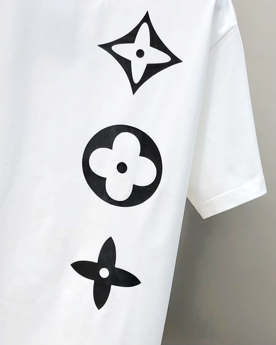   LV 路易威登2025春夏新款原单男士圆领短袖T恤 🔥专柜同步售卖 ✨✨高端品质 高版本 OS版型阔