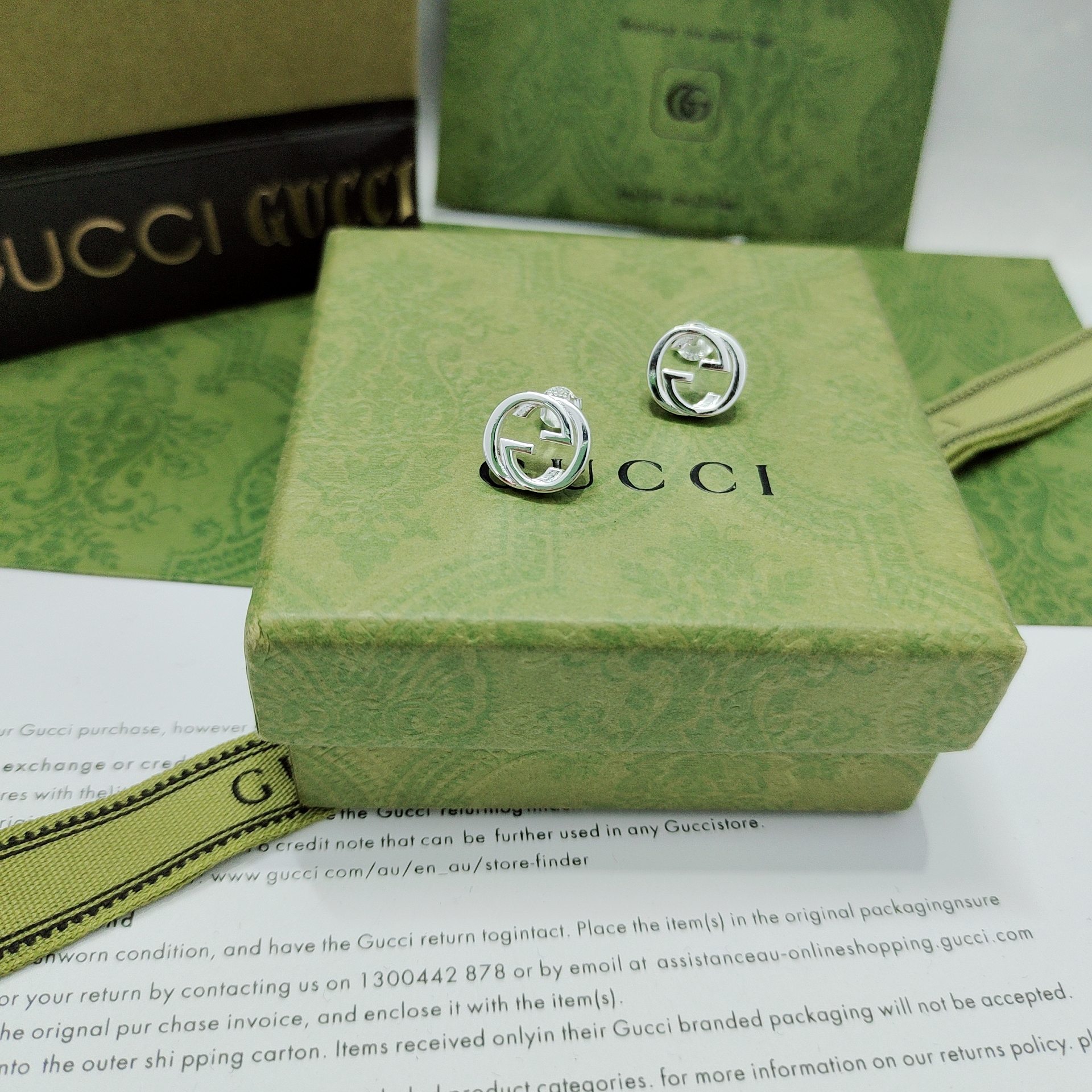 Gucci 銘刻デザインのダブルGスタッズイヤリング