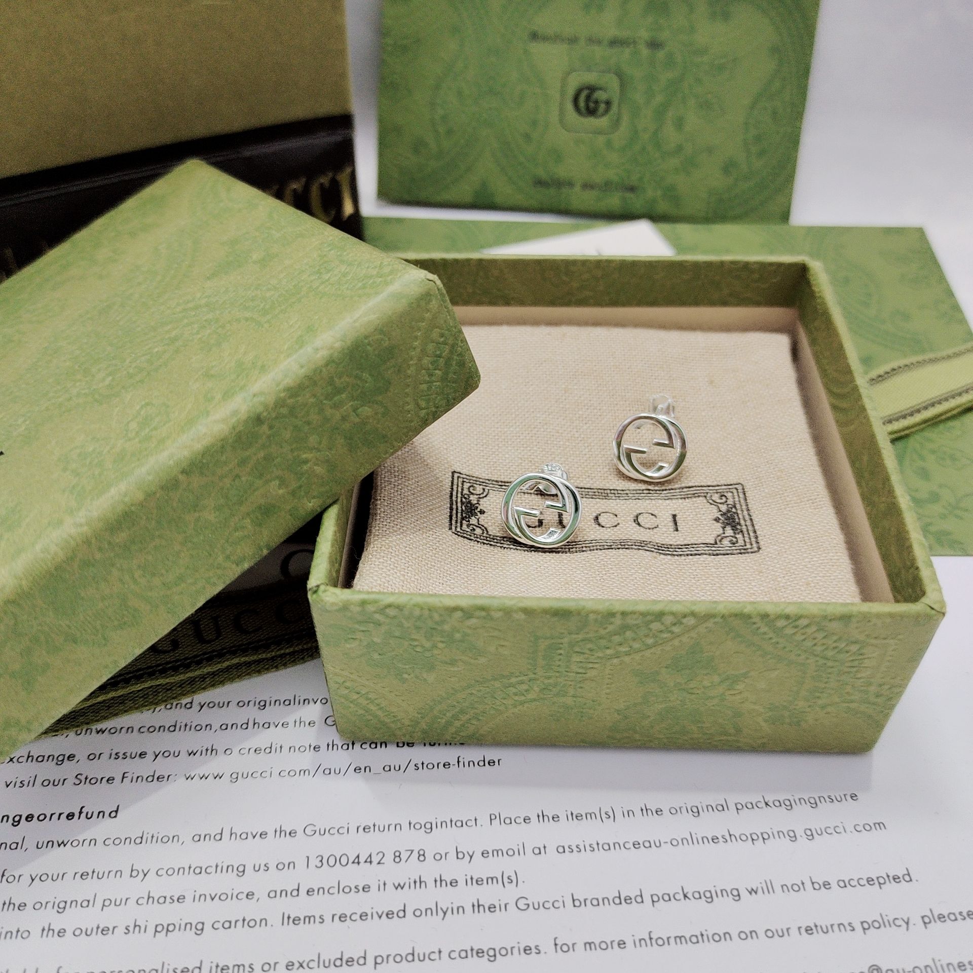 Gucci 銘刻デザインのダブルGスタッズイヤリング