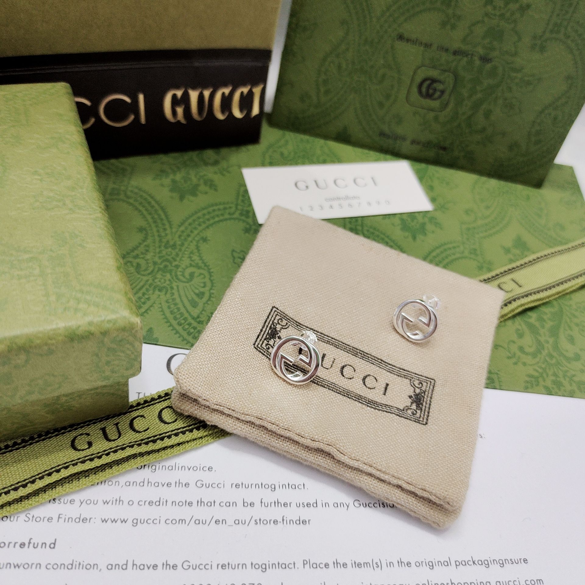 Gucci 銘刻デザインのダブルGスタッズイヤリング