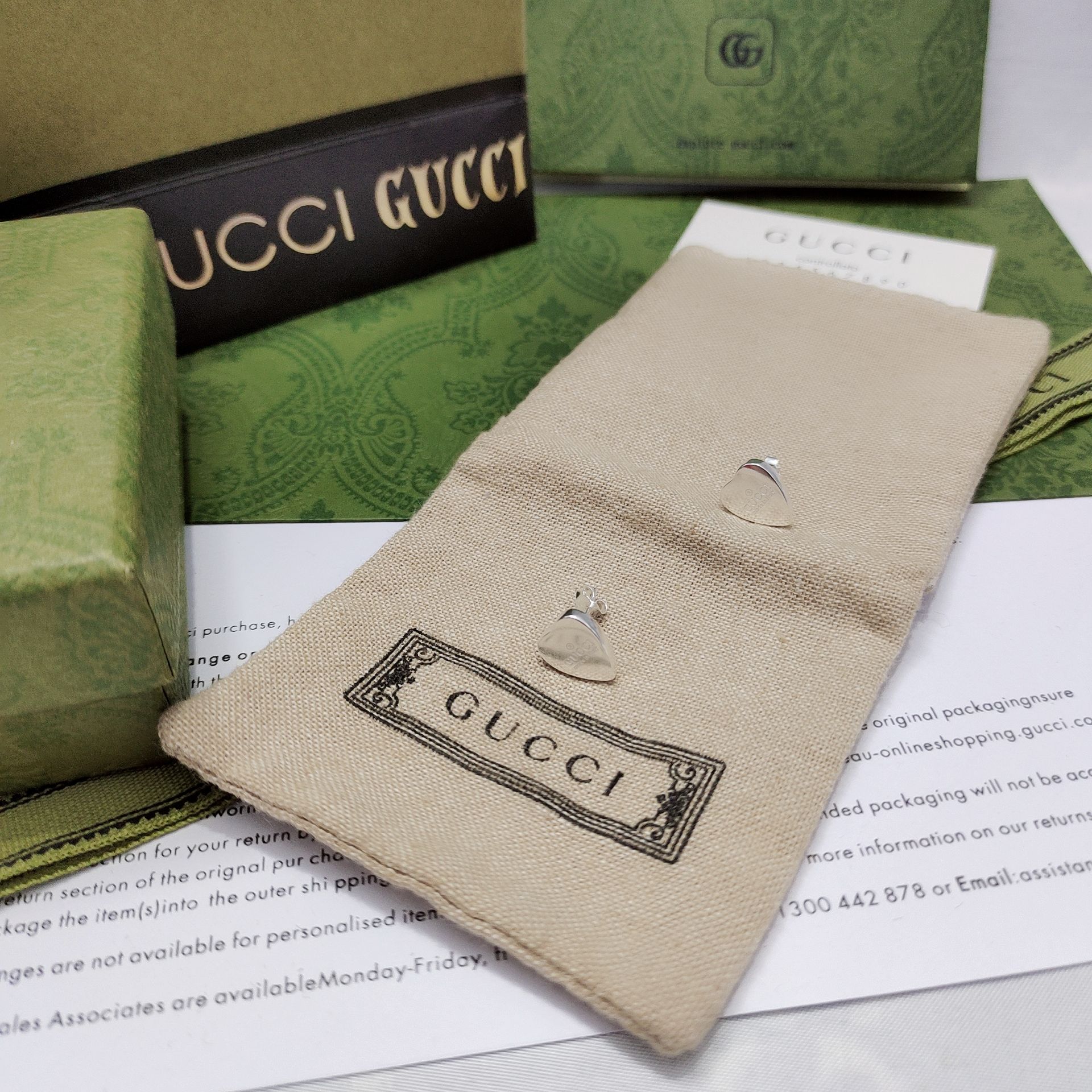 Gucci ハートモチーフのロマンティックなイヤリング