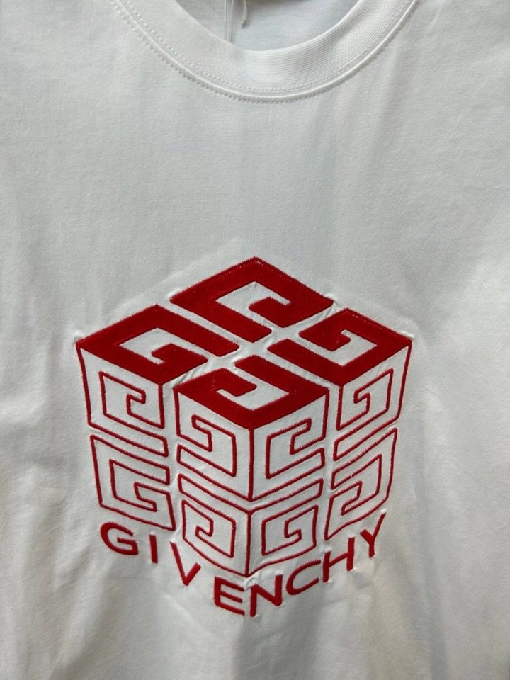Givenchy纪梵希GVC24SS万针刺绣四宫格字母短袖圆领T恤男女同款情侣款颜色白色黑色尺码M-3X