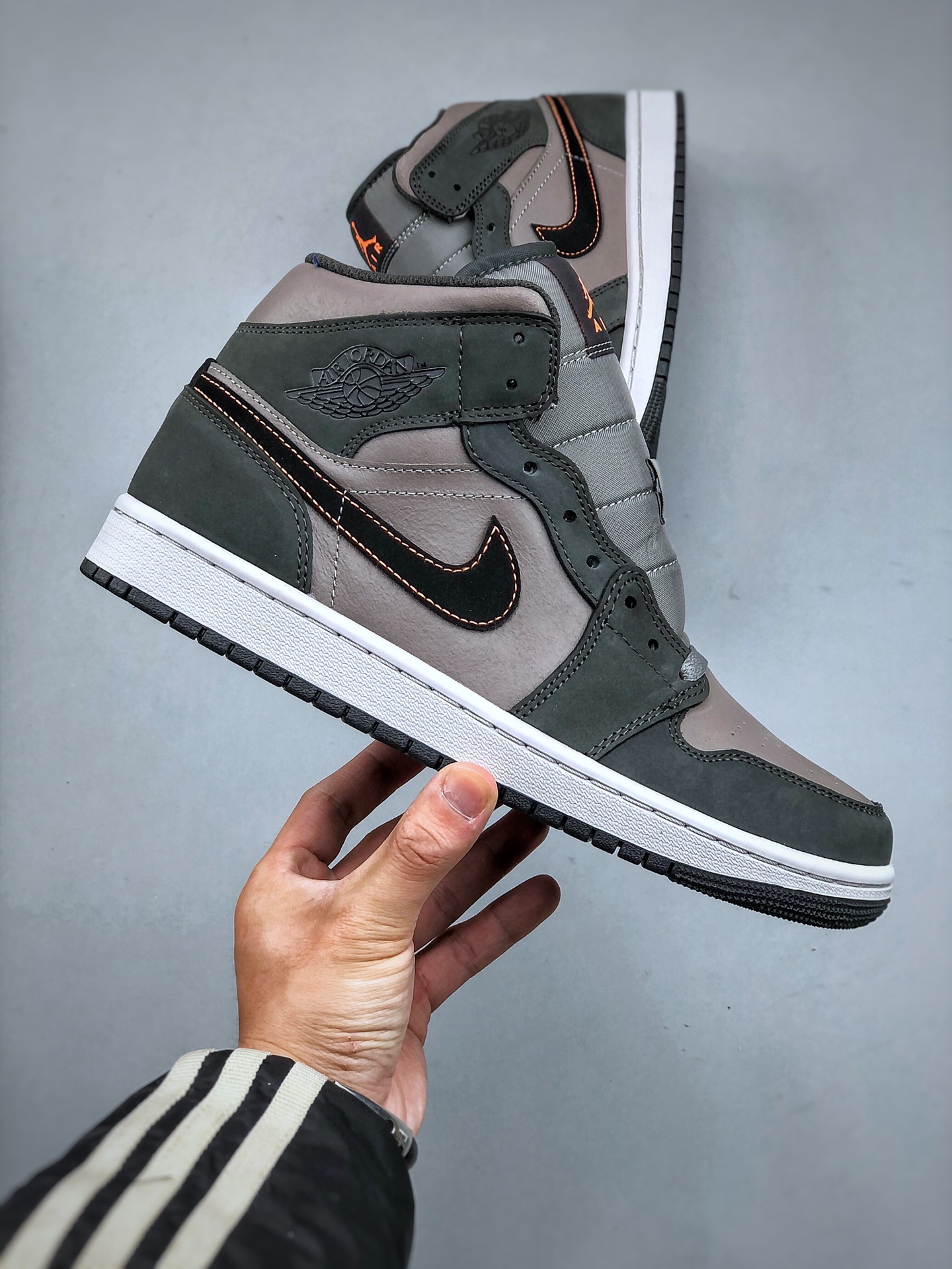 K过验版本NikeAirJordan1MidAJ1乔1深灰目前市售最高品质出货原鞋开发平台订单专用代工流