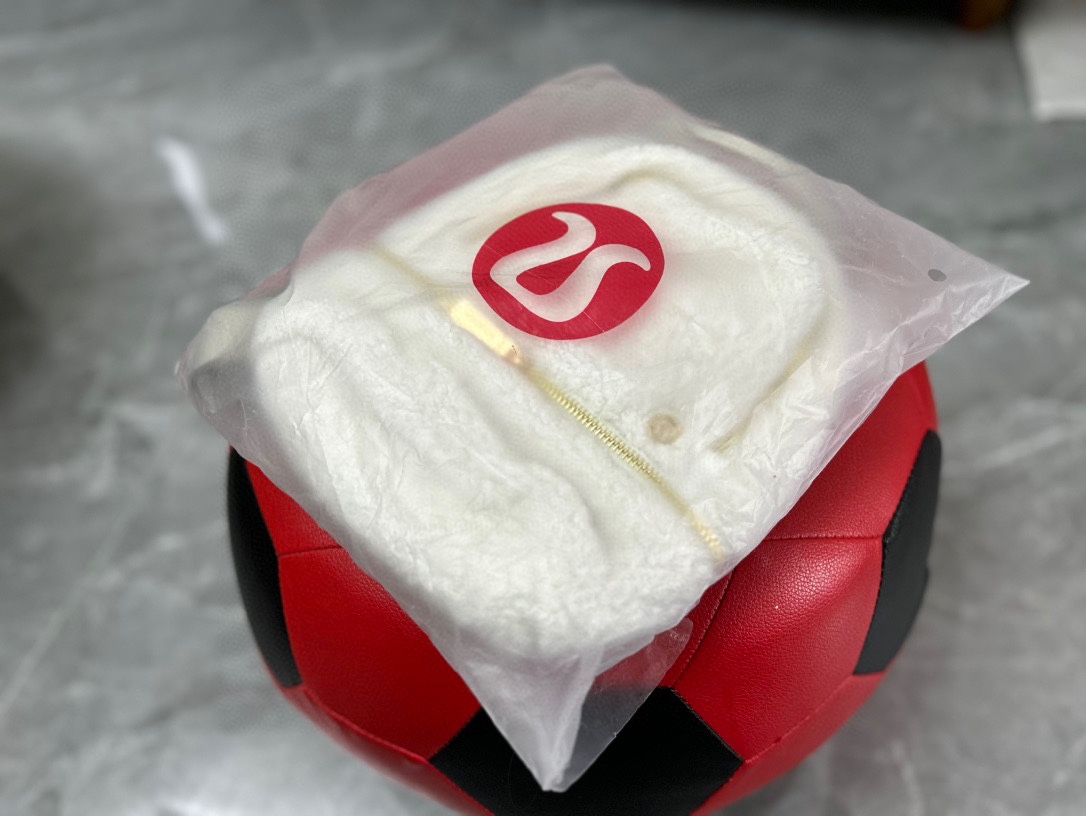 暖暖过冬,完全适用于日常穿搭,尤其秋冬穿大衣时,搭配羊羔毛双肩包 简约随性又实用还很轻便,洋气又时髦真的太好看了 5