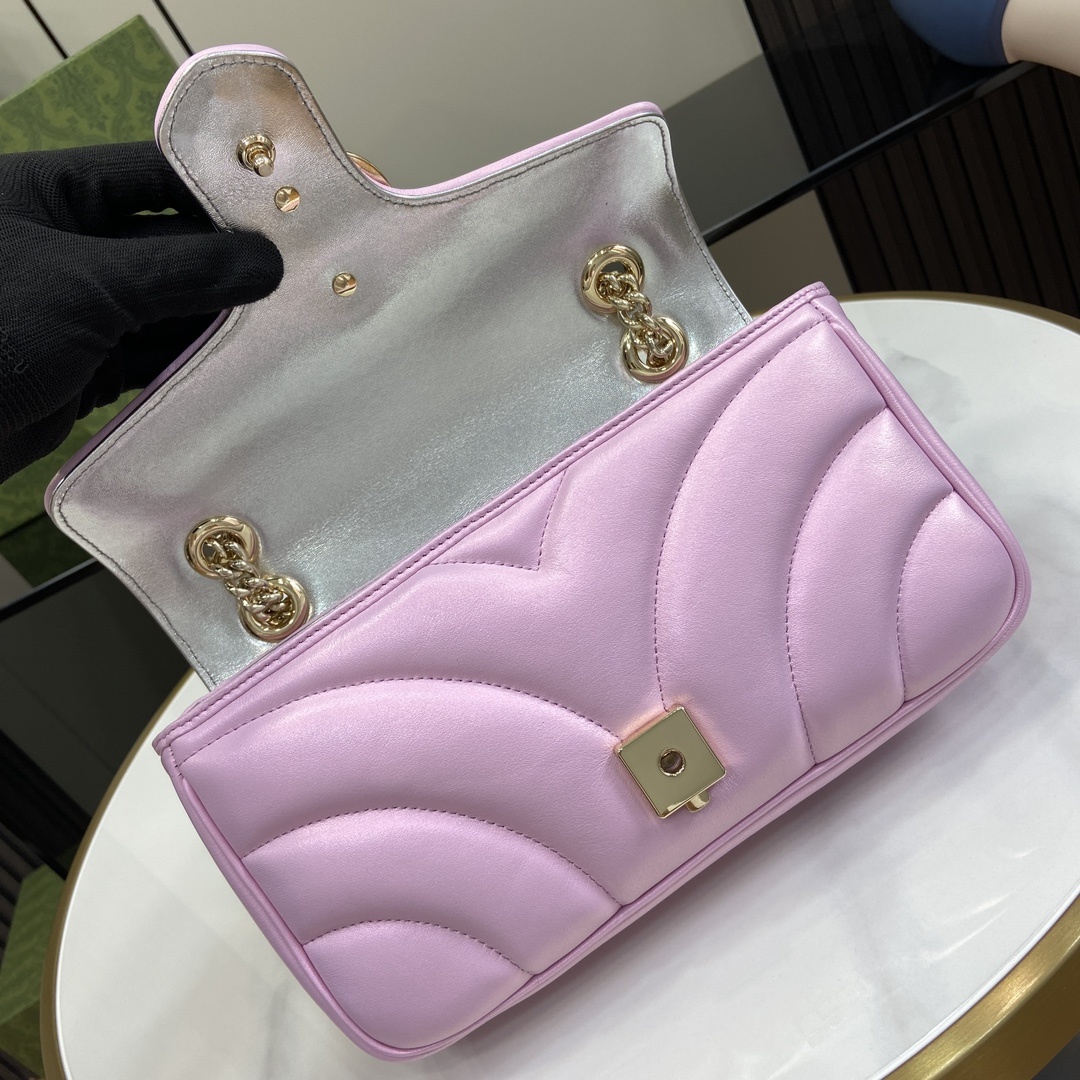 配全套原厂绿盒包装GGMarmont系列中号肩背包Gucci备受喜爱的手袋系列以亮眼的彩虹效果绗缝皮革焕