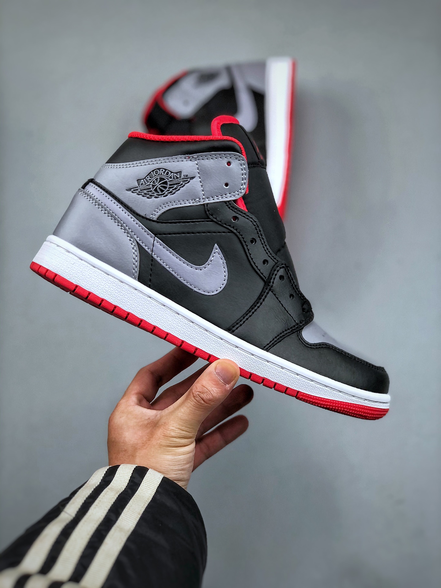 K过验版本NikeAirJordan1MidAJ1乔1黑灰目前市售最高品质出货原鞋开发平台订单专用代工流