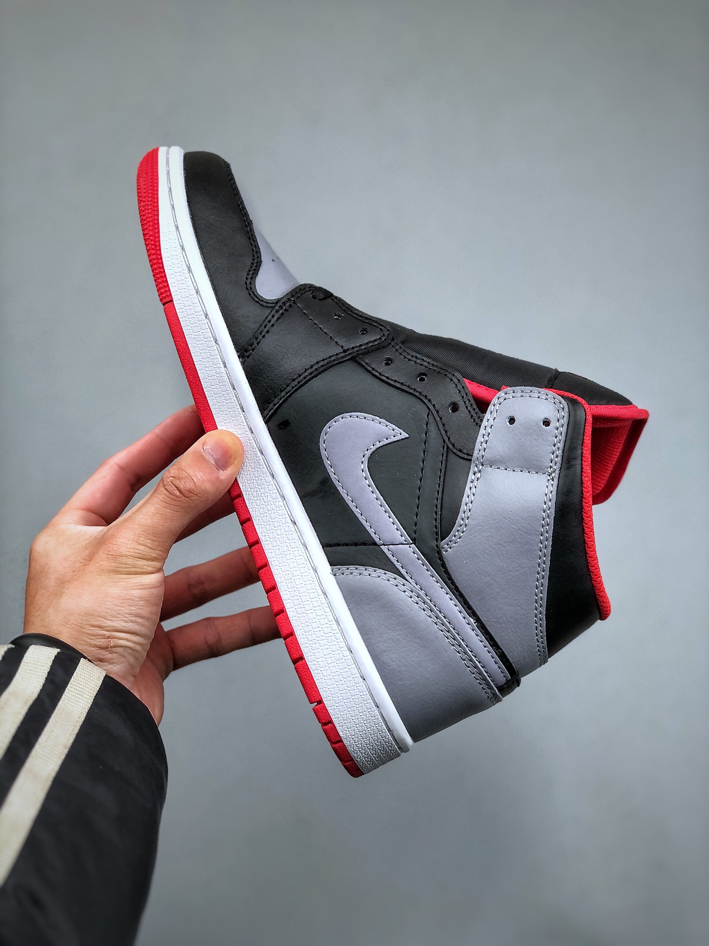 K过验版本NikeAirJordan1MidAJ1乔1黑灰目前市售最高品质出货原鞋开发平台订单专用代工流