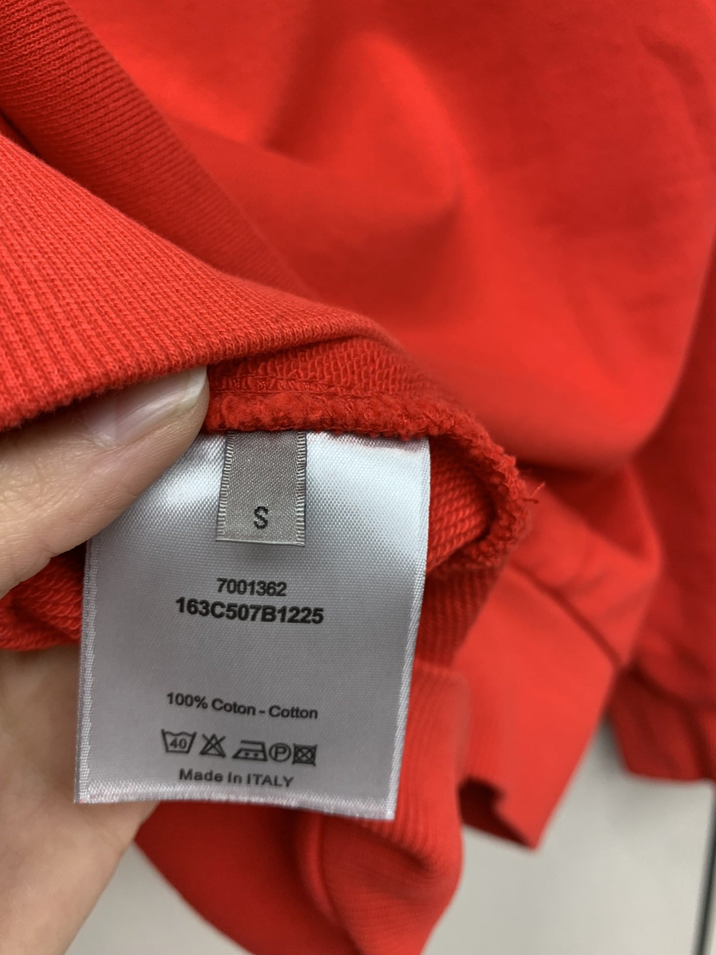 独家首发原单品质Dior24早春新品新年限定红️专柜同步连帽卫衣!超正的红️软糯厚实的质感太赞啦！原版定