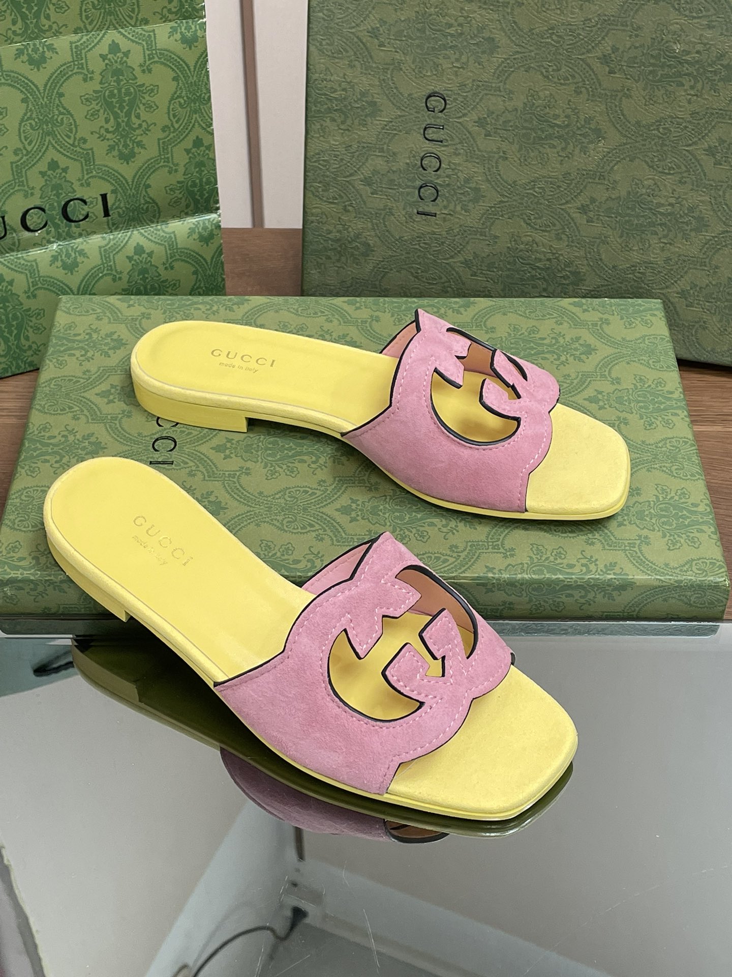 Gucci Chaussures Pantoufles Travail ouvert Genuine Leather Peau de mouton Série d’été