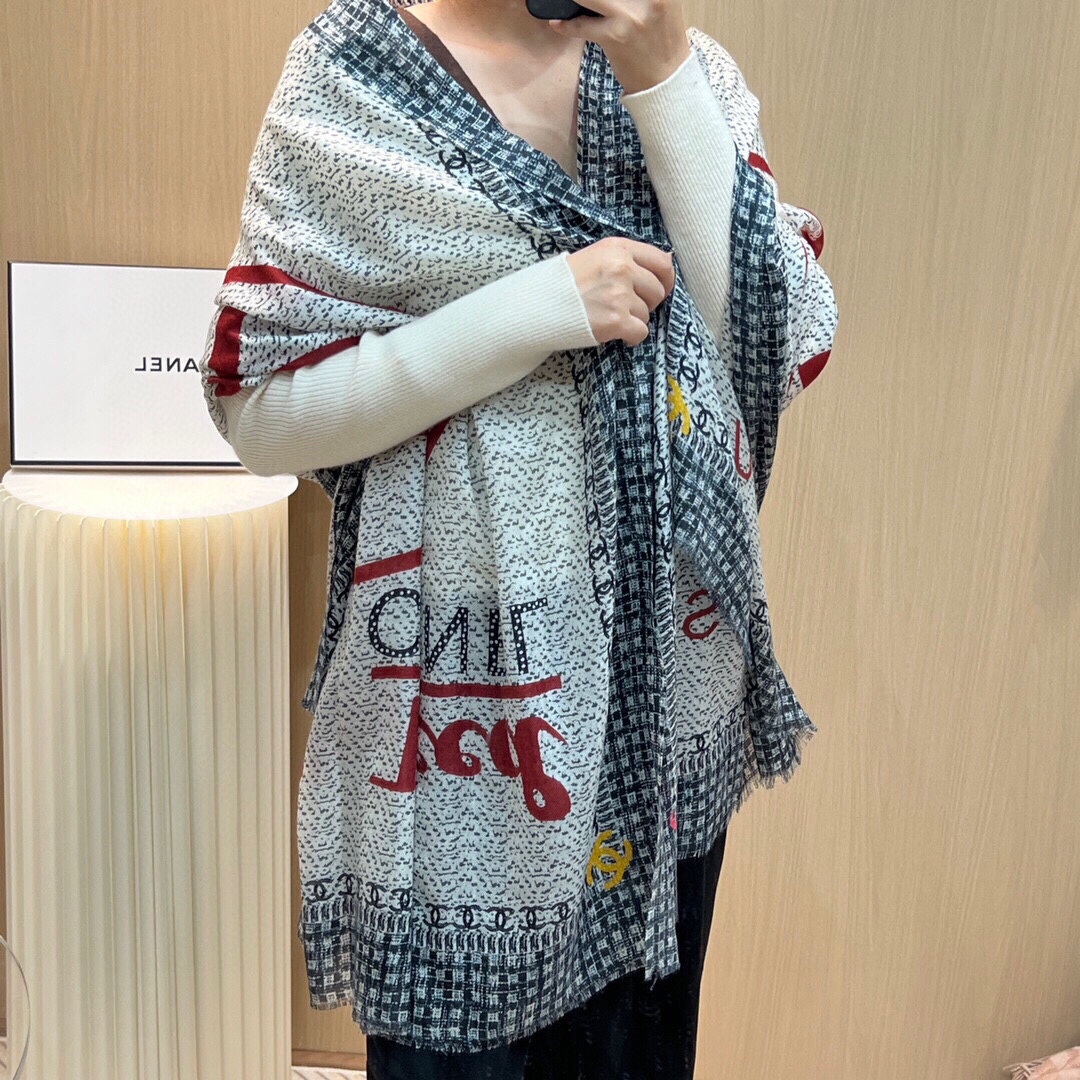 NO:170876,Chanel cashmere long scarf must be fast [high-end love, top-level pure cashmere, baby feels comfortable to touch, very few products, can be used in all seasons to make people very beautiful, the upper body effect is simply beautiful, the quality is perfect, the whole scarf gives people a big brand aura and is very exquisite and beautiful, which is definitely worth buying. Once you get the real thing, you will be glad that you are a beautiful product for women. It is worth evaluating the perfect temperament and taste Ditails' first choice VIPs on 200*110 Top pure cashmere, two colors, high-version scarf, chanel19860909香奈儿羊绒长巾下手一定要快【高端 大爱 顶级纯山羊绒 婴儿触感舒服到飞女人尤物 货极少 四季都可以用真心美的让人非常非常心动 上身效果简直美翻了 品质非常完美 整个围巾给人大牌气场的同时又非常精致秀丽绝对值得入手的新款 实物一拿到就会庆幸自己是女人的绝美好货 值得品鉴完美气质品味Ditails首选VIP们 上200*110 顶级纯山羊绒 两色入,高版本围巾,chanel,scarf