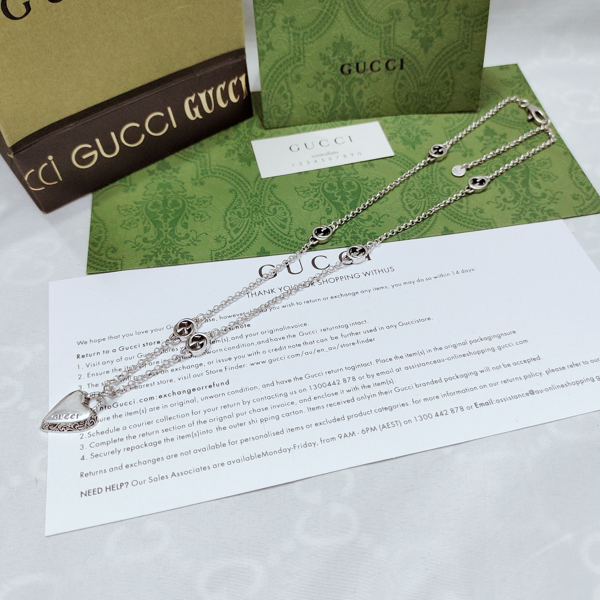 Gucci ハート型ペンダント ダブルGチェーン付き