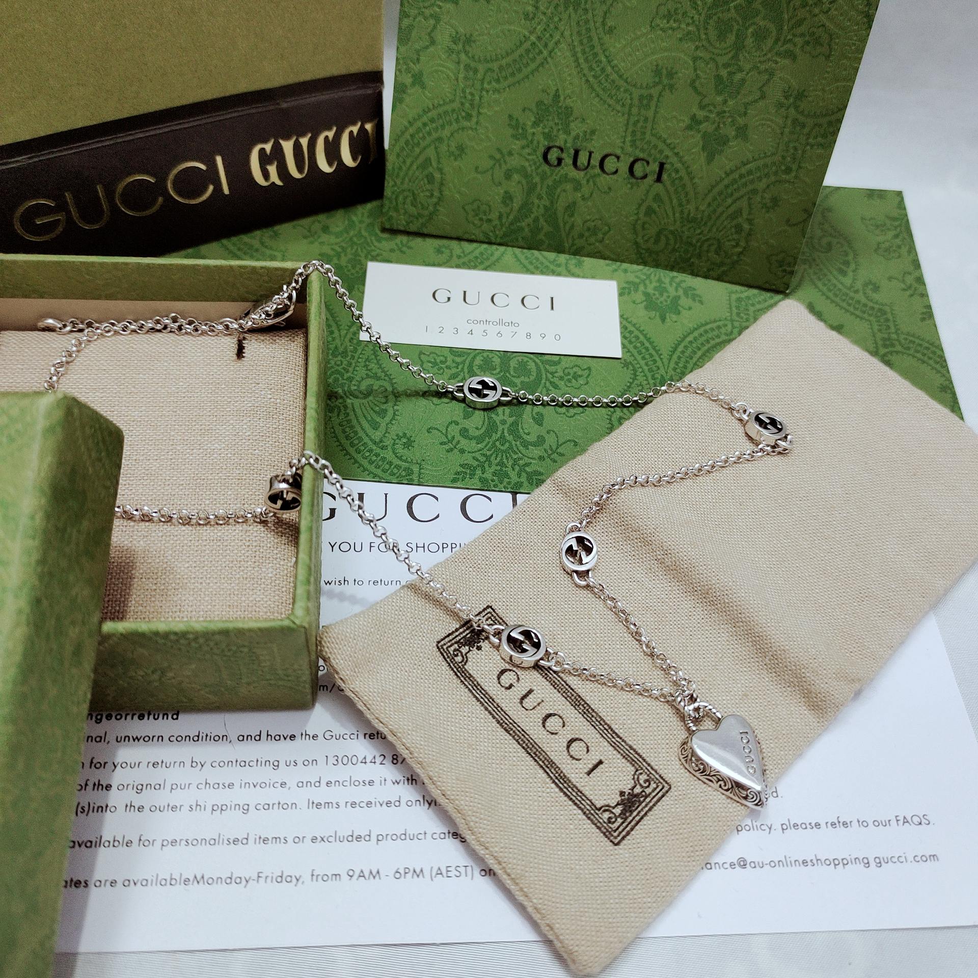 Gucci ハート型ペンダント ダブルGチェーン付き