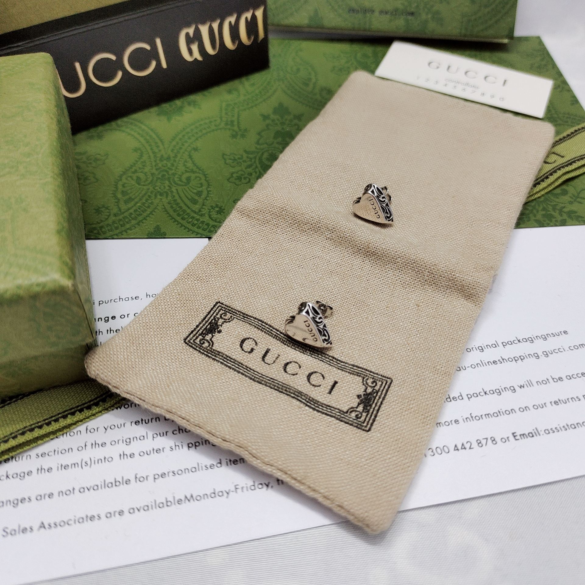 Gucci ハートデザイン耳環 - ロマンティックな美学と花柄のディテール