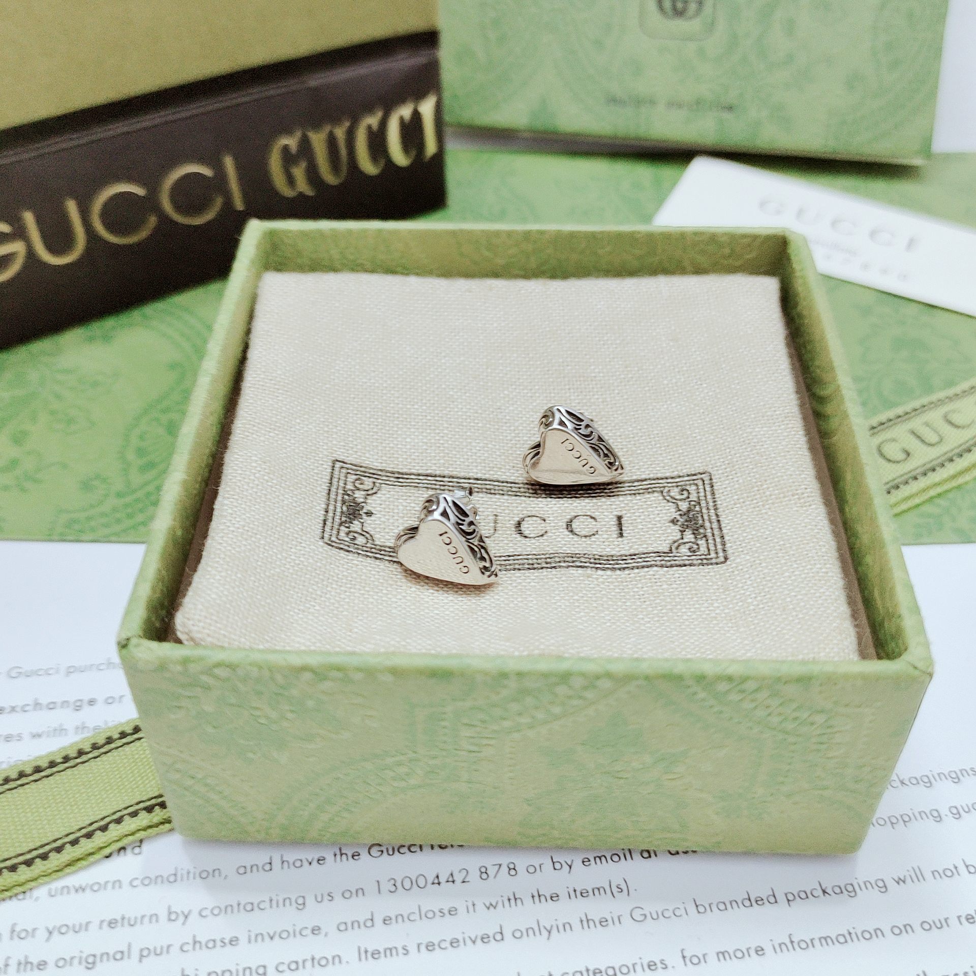 Gucci ハートデザイン耳環 - ロマンティックな美学と花柄のディテール