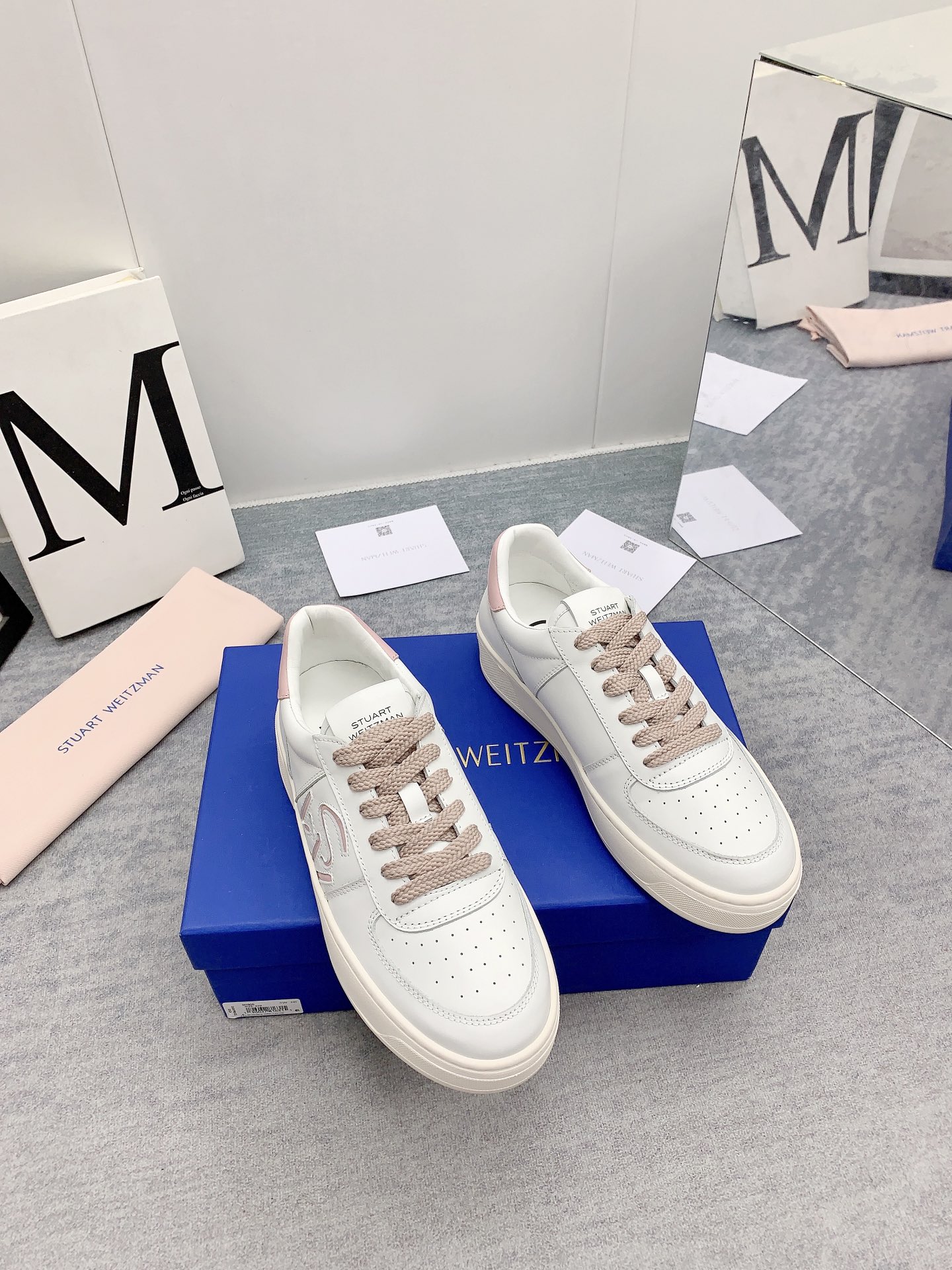 NO:259890,(High-up version) S/W 2025ss new leather shoes, temperament goddess style, exclusive new!  Hand-inlaid crystal diamonds create weaving details, comfortable and versatile style, 4 types of layouts, fine packaging... Fabric imported cowhide surface, imported cowhide, footbed cowhide, size 35-40 (40. 41 customized), casual shoes/sports shoes, sneakers, cowhide19860909（高版本） S/W 2025ss新款皮鞋 气质女神款 独家上新啦！手工镶嵌的水晶钻打造编织细节 舒适又即百搭款 4种版面 精品包装… 面料进口牛皮面 内里进口牛皮里 垫脚牛皮 码数35-40（40. 41定做）,休闲鞋/运动鞋,sneakers,cowhide,Women's Shoes