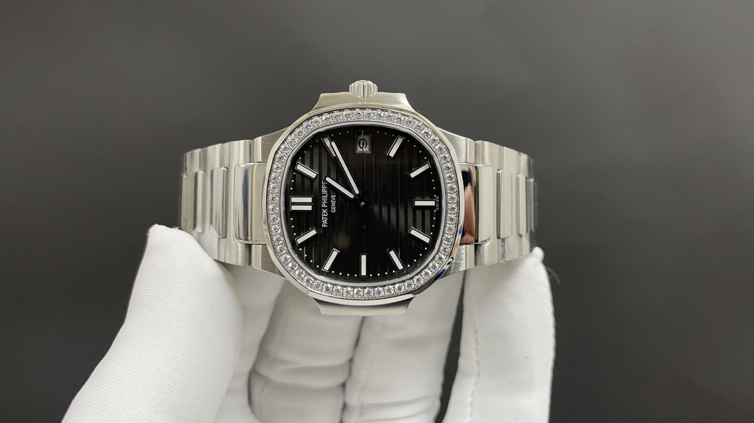 Patek Philippe “没人能拥有百达.翡丽，只不过为下一代保管而已。”
