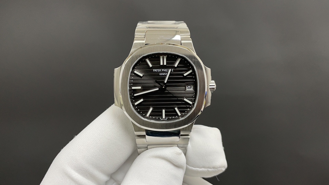 Patek Philippe “没人能拥有百达.翡丽，只不过为下一代保管而已。”