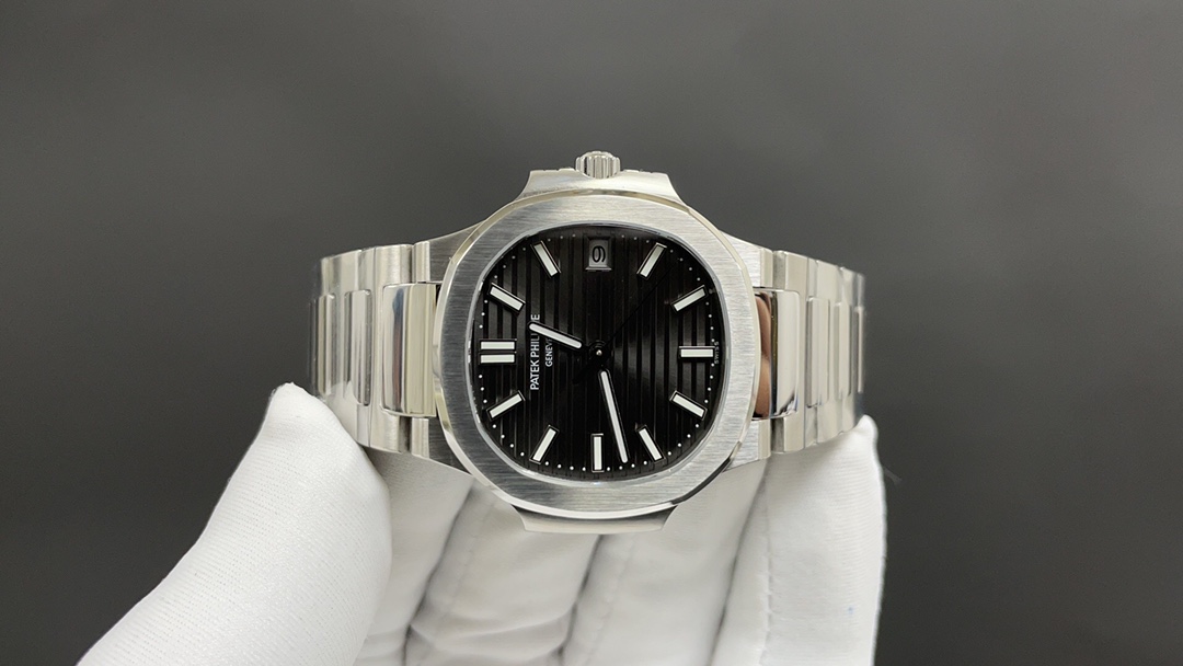 Patek Philippe “没人能拥有百达.翡丽，只不过为下一代保管而已。”