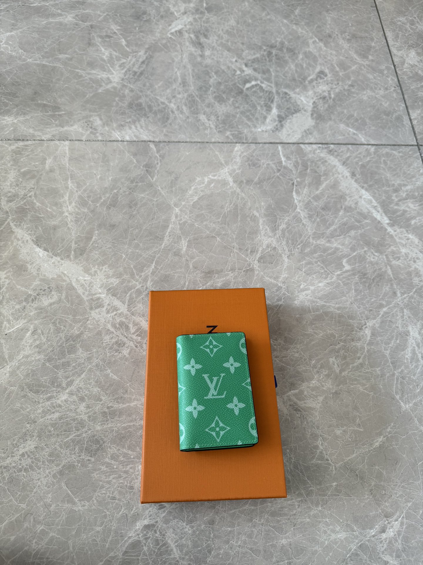 NO:178858,Genuine grade M31041 green pocket wallet Tagarama series launches special pocket wallet. Taga leather and Monogram Eclipse canvas create a slim appearance, the inner bag and card holder can store banknotes and notes, and can also be easily included in pockets or handbags. Detailed features 8.0 x 11.0 x 1.0 cm (Length x Height x Width), LV wallet/clip, christian louboutin, louis vuitton19860909正品级 M31041 绿 口袋钱夹 Tagarama 系列推出特别款口袋钱夹.Taga 皮革与 Monogram Eclipse 帆布塑造纤巧外形,内袋及卡位可收纳纸钞及票据,亦可轻松收入口袋或手袋.详细特征8.0 x 11.0 x 1.0 cm (长 x 高 x宽）,LV钱夹/手包,christian louboutin,louis vuitton,Bag