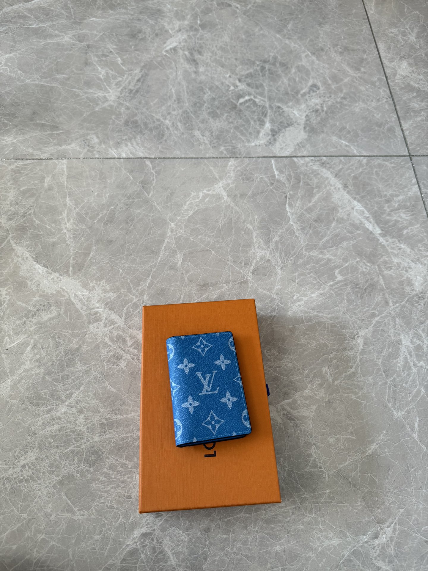 NO:178861,Genuine M31041 Blue Pocket Wallet Tagarama Series launches special pocket wallet. Taga leather and Monogram Eclipse canvas create a slim appearance. The inner bag and card holder can store banknotes and notes, and can also be easily included in pockets or handbags. Detailed features 8.0 x 11.0 x 1.0 cm (Length x Height x Width), LV wallet/clip, christian louboutin, louis vuitton19860909正品级 M31041 蓝 口袋钱夹 Tagarama 系列推出特别款口袋钱夹.Taga 皮革与 Monogram Eclipse 帆布塑造纤巧外形,内袋及卡位可收纳纸钞及票据,亦可轻松收入口袋或手袋.详细特征8.0 x 11.0 x 1.0 cm (长 x 高 x宽）,LV钱夹/手包,christian louboutin,louis vuitton,Bag